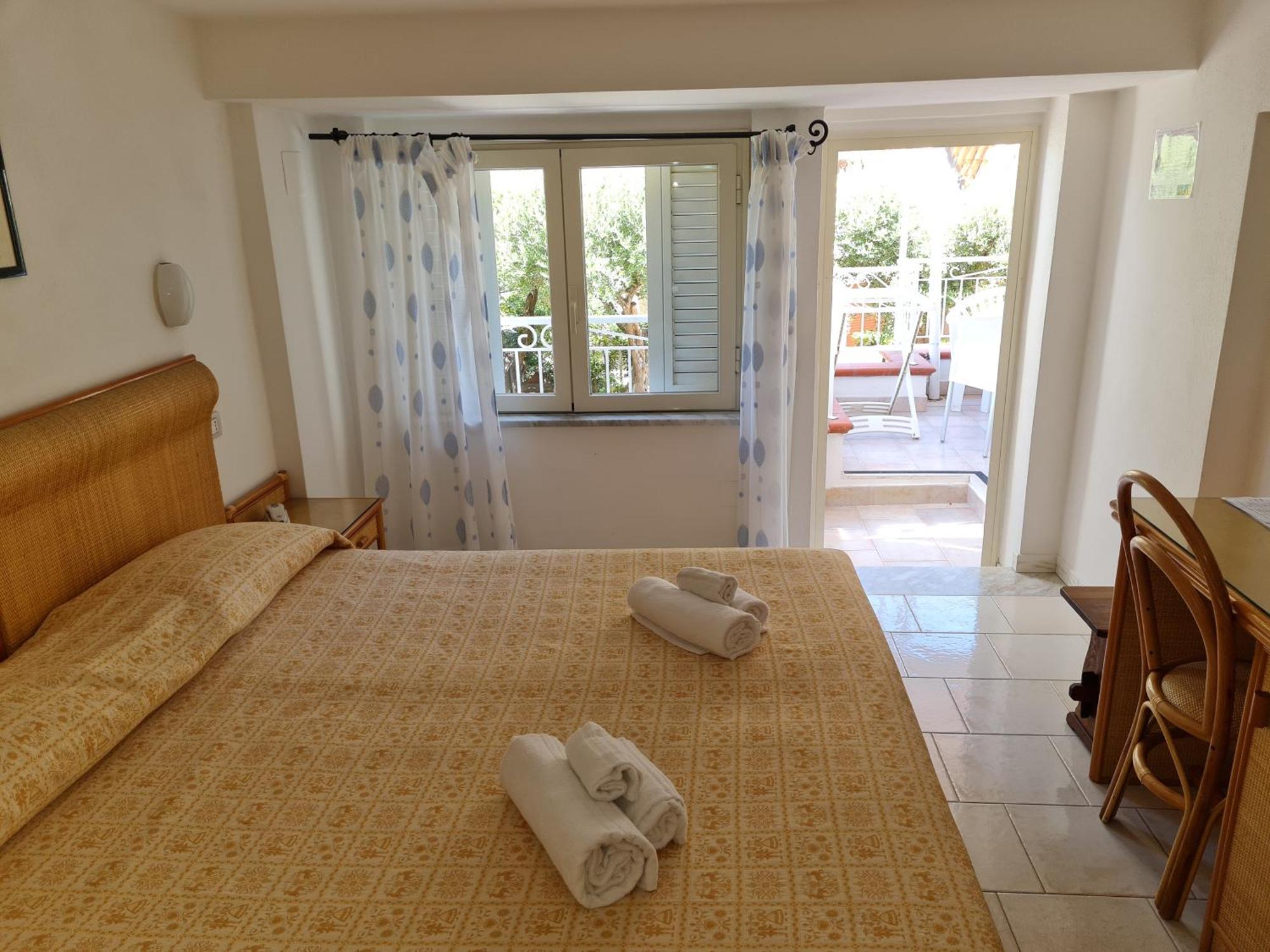 Le Roccette Mare Beach Hotel & Restaurant 特罗佩阿 外观 照片